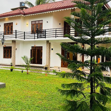 Ahasna Airport Villa Негомбо Экстерьер фото