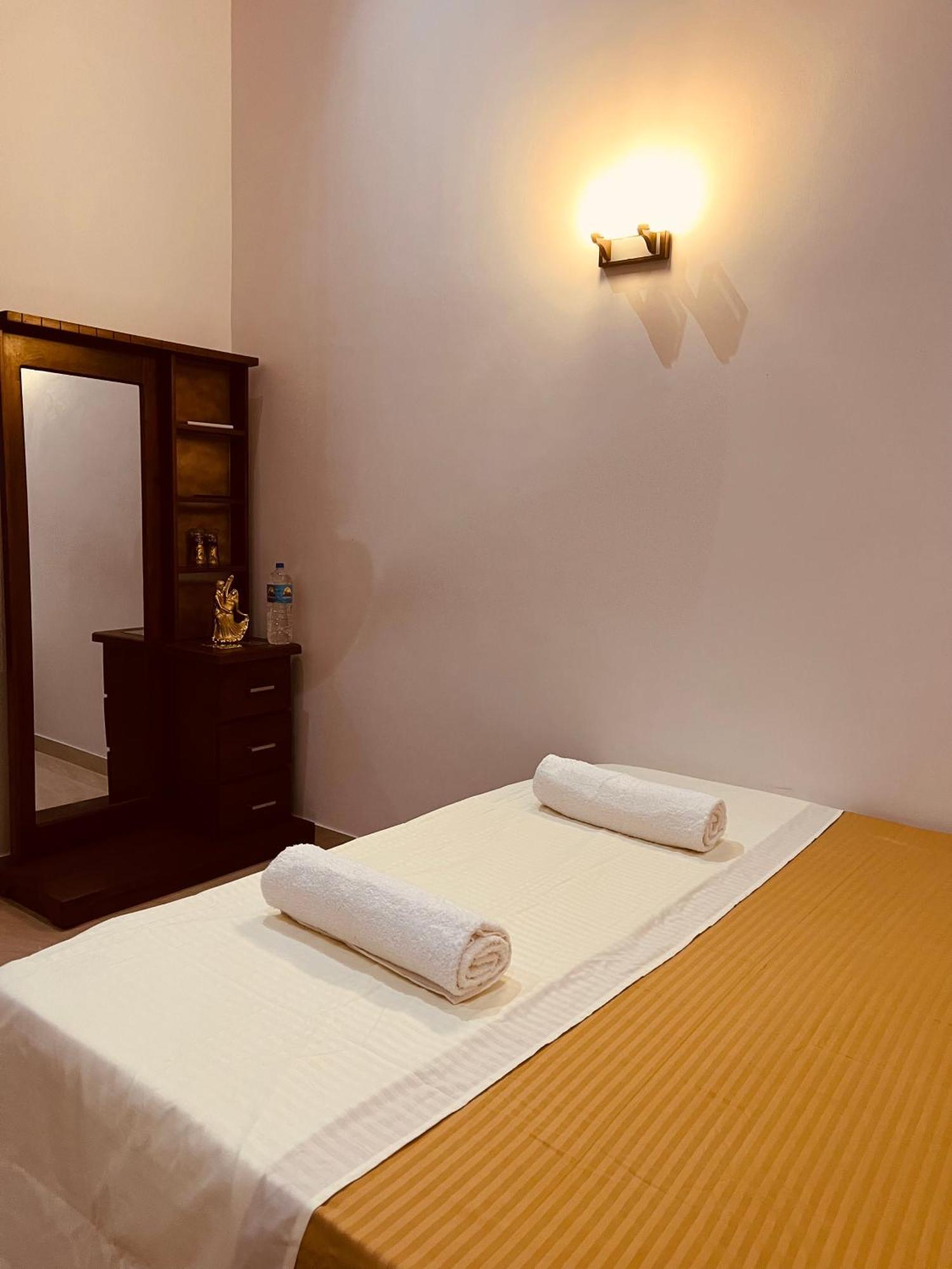 Ahasna Airport Villa Негомбо Экстерьер фото