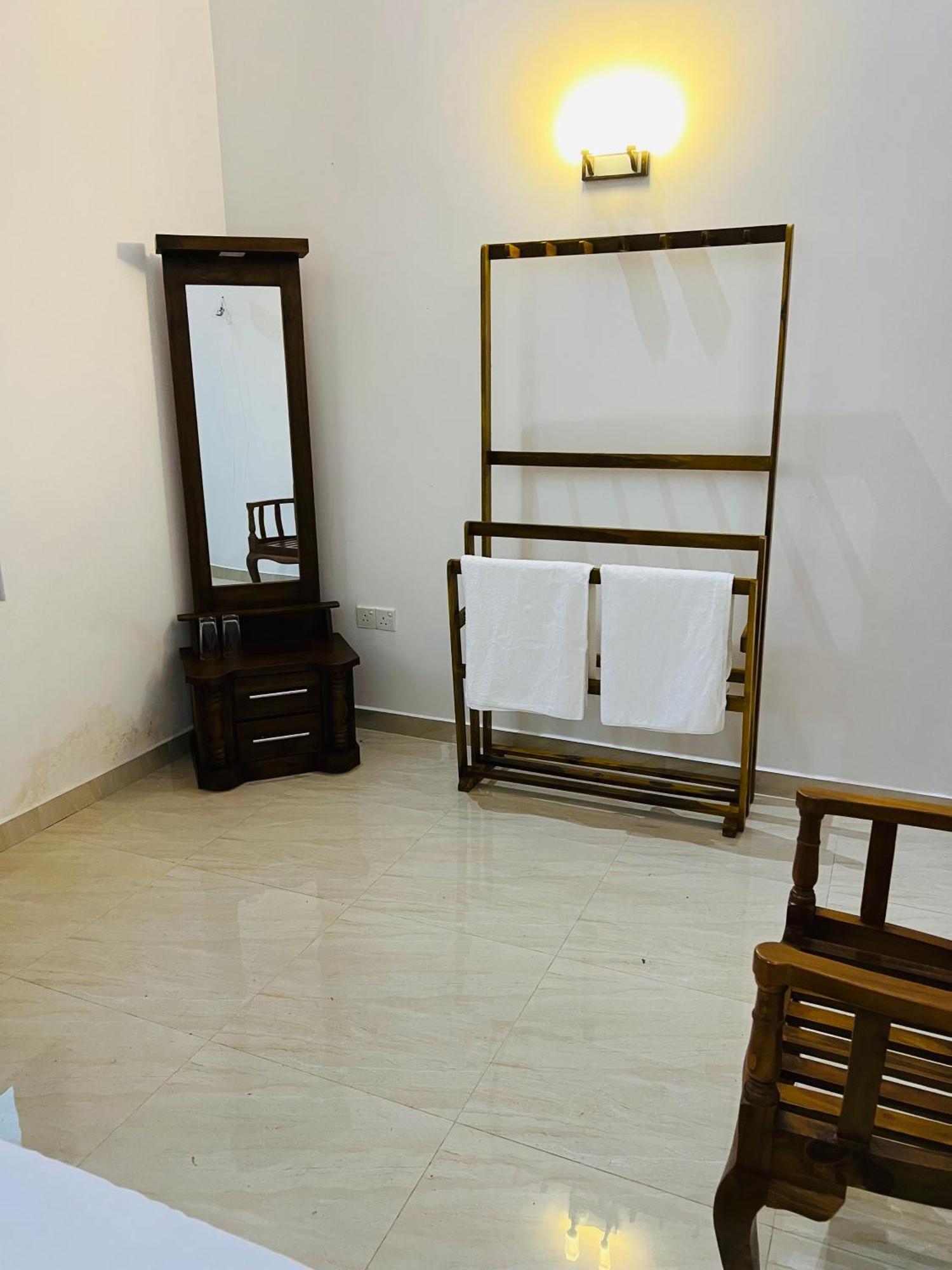Ahasna Airport Villa Негомбо Экстерьер фото